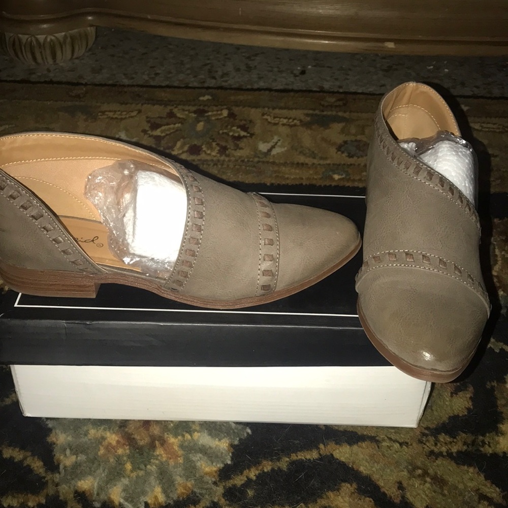 Qupid tuxedo shoes in Taupe. WORN ONCE